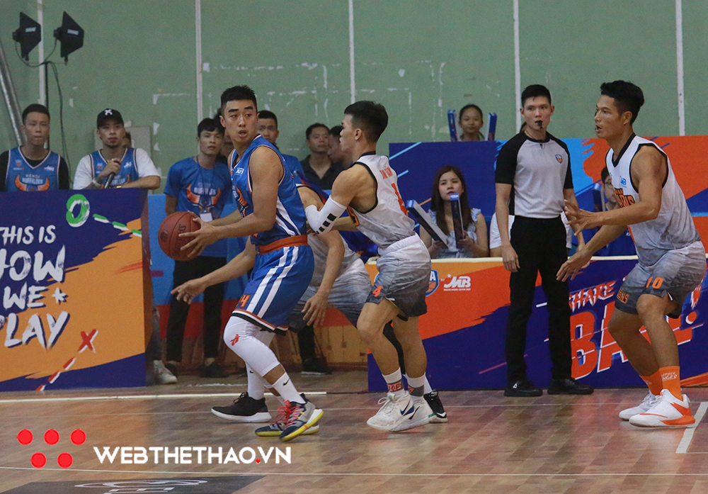 Stefan Nguyễn Tuấn Tú mất tích trong đội hình Hanoi Buffaloes tiếp đón Cantho Catfish Stefan Nguyễn Tuấn Tú mất tích trong đội hình Hanoi Buffaloes tiếp đón Cantho Catfish